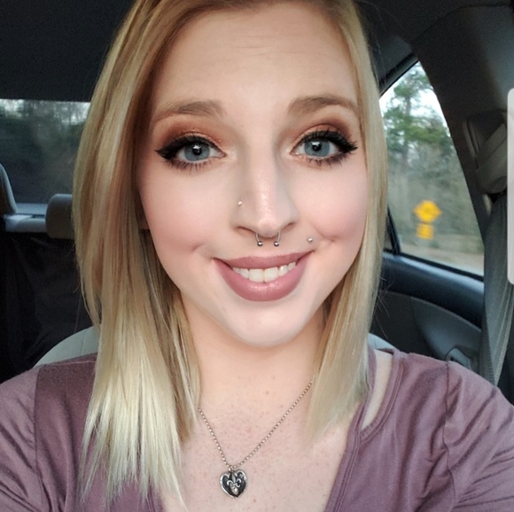 Meet your Posher, Macie - Picture 1 of 1